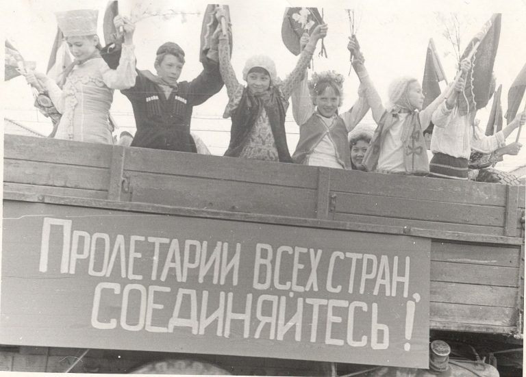 Фрагмент первомайской демонстрации «Дружба народов», 1975 год